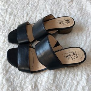 Life Stride Black Heeled slip ons Women’s Size 6M